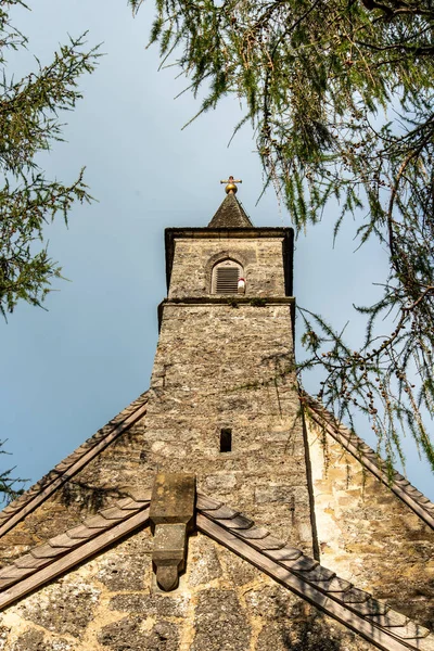 德国巴伐利亚希姆斯湖Herreninsel岛上一座小教堂的钟楼 — 图库照片