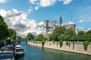 Notre Dame Katedrali Yangından önceki Seine tarafından, Paris, Fransa