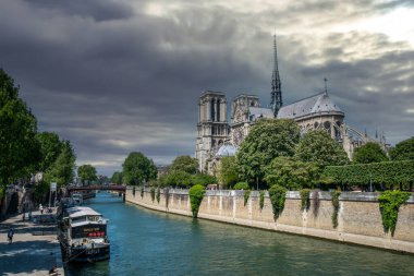 Büyük yangından önce Paris 'teki Notre Dame Katedrali, Fransa
