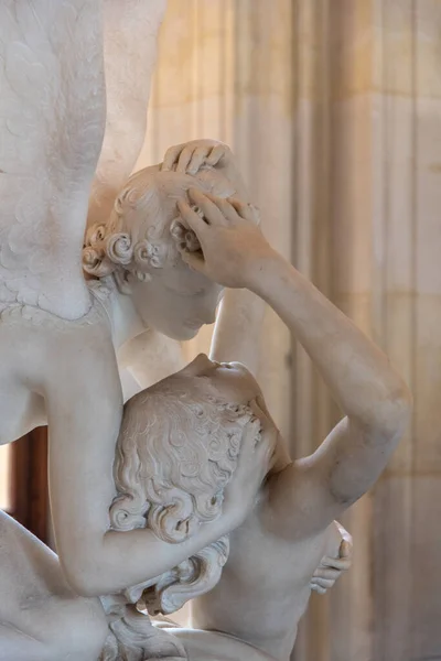 フランス パリのルーブル美術館の美しいアンティーク彫刻 — ストック写真