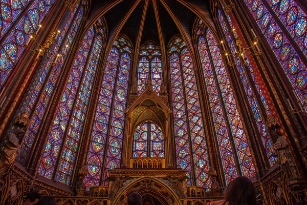 Interno Della Famosa Sainte Chapelle Parigi Con Impressionanti Finestre Colorate — Foto Stock