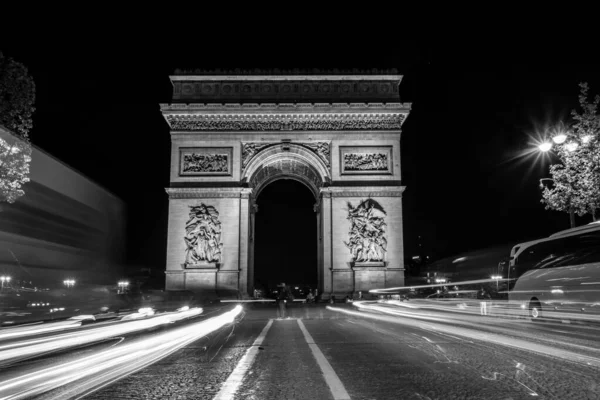 Arc Triomph Champs Elysee的夜间交通 — 图库照片