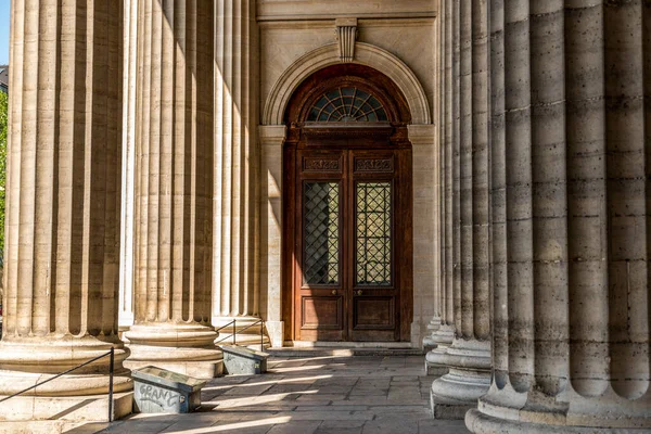 法国巴黎Saint Sulpice教堂立柱入口 — 图库照片