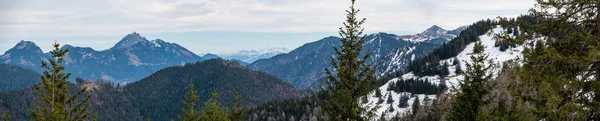 Caminhadas Durante Início Primavera Nos Alpes Bávaros Perto Tegernsee Alemanha — Fotografia de Stock