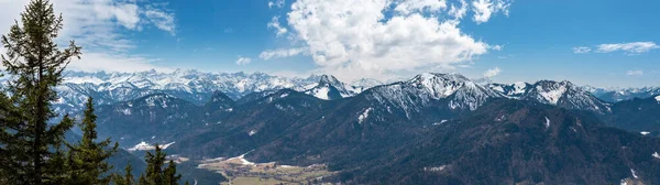 Caminhadas Durante Início Primavera Nos Alpes Bávaros Perto Tegernsee Alemanha — Fotografia de Stock