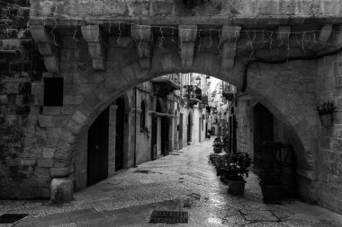 Güney İtalya 'nın Bari şehrinde tipik bir geçit.