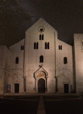 Güney İtalya, Bari 'de aydınlatılmış Roma bazilikası San Nicola