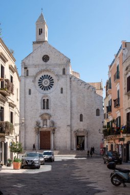 Bari, İtalya 'daki San Sabino Katedrali' nin Portalı