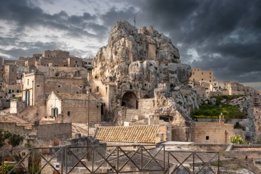 Güney İtalya 'nın Matera kentindeki Aziz İdris Kilisesi manzarası