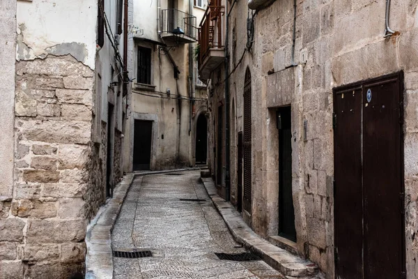 Talya Nın Güneyindeki Trani Kasabasında Eski Tipik Bir Ara Sokak — Stok fotoğraf