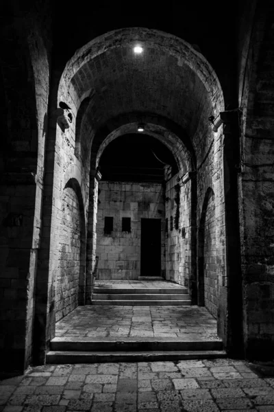 Iconic Empty Alleyway Night Somewhere Center Bari Southern Italy — стоковое фото