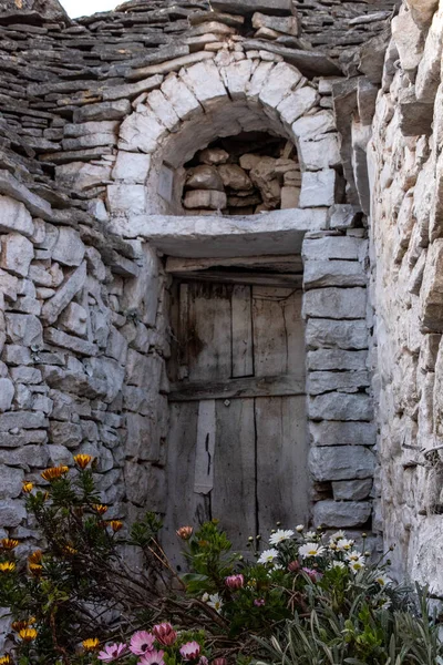 Door Abandoned Trullo House Alberobello Italy — Stok fotoğraf