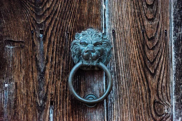 Old Fashioned Door Knocker Shape Lion Head Somewhere Door Downtown — Photo