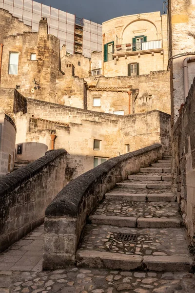 Matera Talya Nın Tarihi Şehir Merkezinde Merdivenleri Olan Terk Edilmiş — Stok fotoğraf
