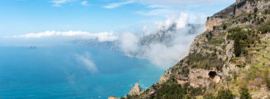 İtalya 'nın tanrıların yolundan Amalfi sahilinin kıyı şeridi