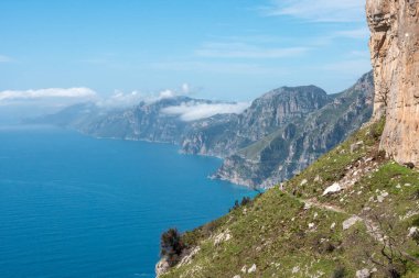 İtalya 'nın tanrıların yolundan Amalfi sahilinin kıyı şeridi