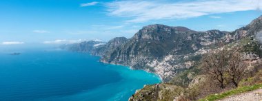 İtalya 'nın tanrıların yolundan Amalfi sahilinin kıyı şeridi