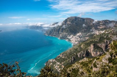 İtalya 'nın tanrıların yolundan Positano kasabasının manzarası