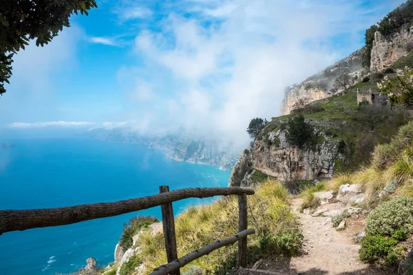İtalya 'nın tanrıların yolundan Amalfi sahilinin kıyı şeridi