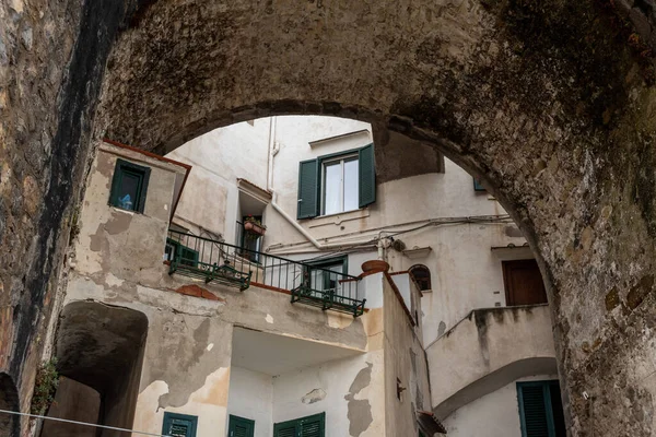 Amalfi Kıyısındaki Atrani Kasabasında Geleneksel Talyan Evleri — Stok fotoğraf