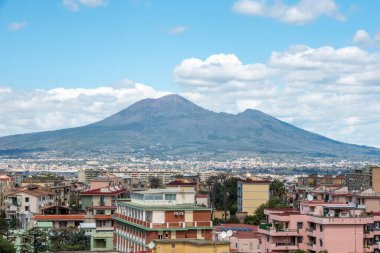 Vezüv Dağı 'nın panoramik manzarası, Stabia ve Pompeii şehirleri önde, Güney İtalya