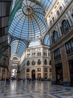 Napoli 'deki Umberto I Galerisi, Yeni Sanat Tasarımı, Güney İtalya