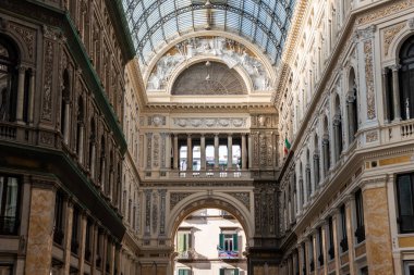 Napoli 'deki Umberto I Galerisi, Yeni Sanat Tasarımı, Güney İtalya