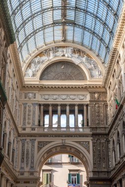 Napoli 'deki Umberto I Galerisi, Yeni Sanat Tasarımı, Güney İtalya
