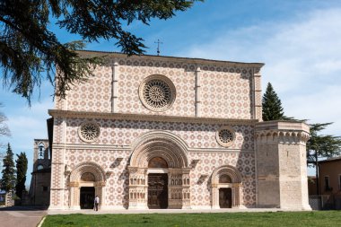 Santa Maria di Collemaggio in L 'Aquila, Abruzzo, İtalya' nın güzel Roma portalı