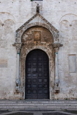 Bari, İtalya şehir merkezinde San Nicola ikonik bazilikasının cephesi