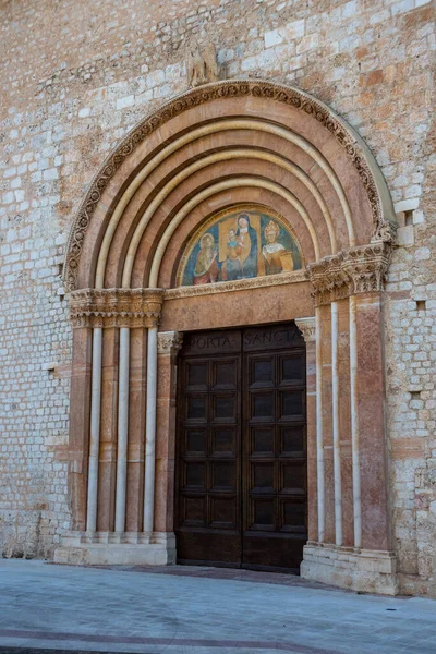 Ornate Side Door Rebuilt Romanesque Basilica Santa Maria Collemaggio Aquila — ストック写真