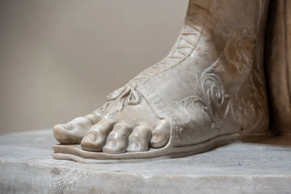 Foot Ancient Roman Scuplture Representing Roman Emperor — Stock fotografie