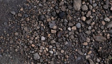 Zemindeki çok renkli kayaların yakın görüntüsü