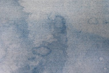 Mavi lekeli beyaz kumaş dokusunu kapat ve soyut tasarım oluştur