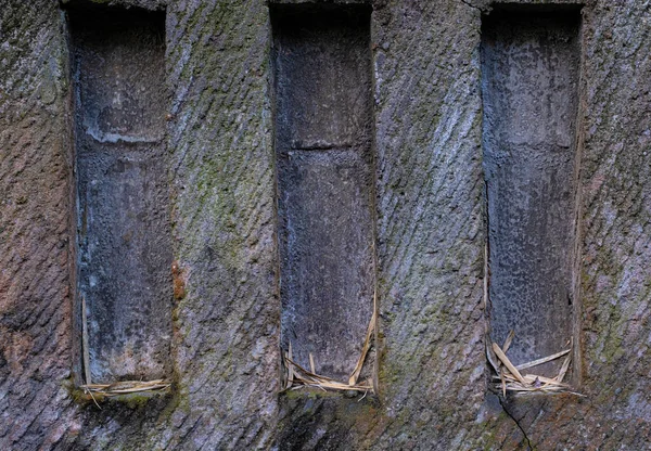 Bali Endonezya Beton Duvar Her Birinin Altında Kurumuş Saman Parçaları — Stok fotoğraf