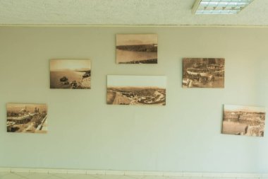 Güneşli bir yaz gününde Tyunektepe Dağı 'ndaki Cable Car' ın üst durağı. Yukarıda gözlem güverteleri var. Üst istasyon 605 metre yükseklikte inşa edilmiştir..