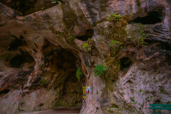 Antalya Turkey Klippor Med Grottor Naturparken Vid Övre Dudens Vattenfall — Stockfoto