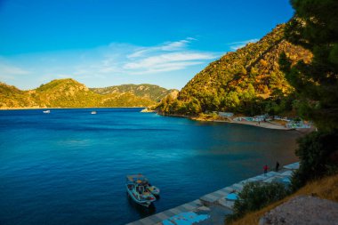 ICMELER, TURKEY: Türkiye 'de Marmaris yakınlarındaki Icmeler sahilinde güzel manzara.