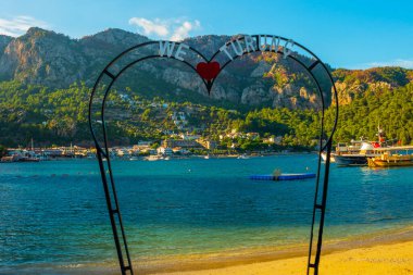 Marmaris, MUGLA, TURKEY: Marmaris bölgesindeki kumsalda Turunch 'a bayılıyoruz..