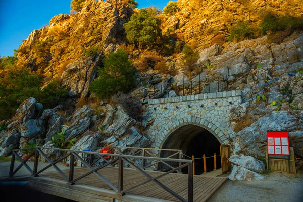 Turunch Marmaris Mugla Turquía Entrada Arco Túnel Roca Playa Pueblo — Foto de Stock