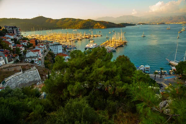 Fethiye Turchia Veduta Del Porto Con Numerosi Yacht Belle Montagne — Foto Stock