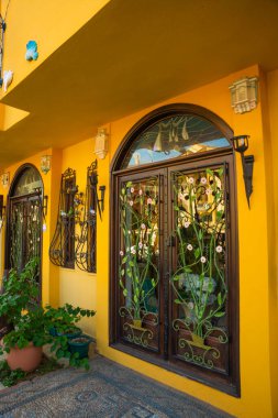 Marmaris, MUGLA, TURKEY: Marmaris caddesindeki sanat mağazası.