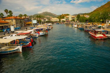Marmaris 'teki Netsel Marina' daki köprüden bulutlu bir günde güzel bir manzara..