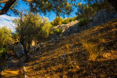 AMOS, Marmaris, MUGLA, TURKEY: Türkiye 'nin Marmaris kenti yakınlarındaki antik Amos kentinin kalıntıları
