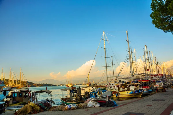 Fethiye Turkey Uitzicht Haven Met Tal Van Jachten Prachtige Bergen — Stockfoto