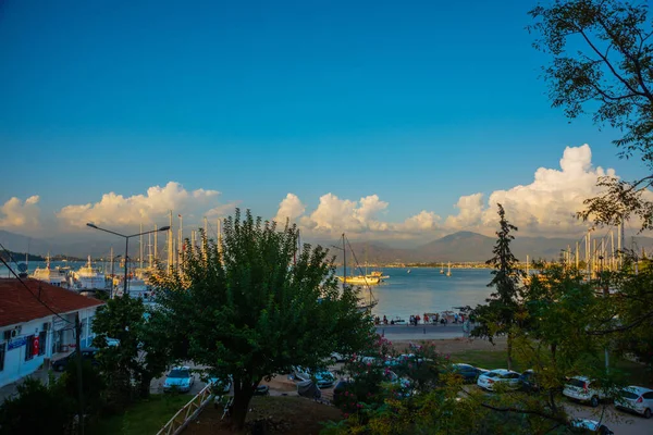 Fethiye Turkey Uitzicht Haven Met Tal Van Jachten Prachtige Bergen — Stockfoto