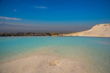 Pamukkale 'deki Turkuaz Su Travertin Havuzu' nda PAMUKALE, DENIZLI, TURKEY.
