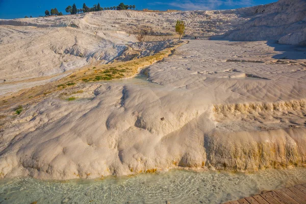 Pamukkale Denizli Turquia Belos Terraços Travertino Branco Dia Ensolarado Uma — Fotografia de Stock