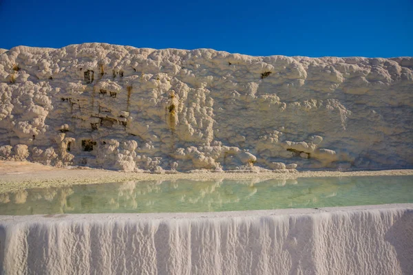 Pamukkale Denizli Turquia Travertinos Brancos Uma Piscina Com Água Limpa — Fotografia de Stock