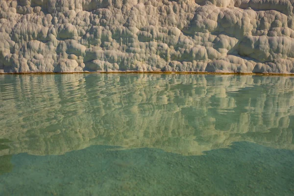 Pamukkale Denizli Turkey Vita Banor Och Pool Med Klart Vatten — Stockfoto